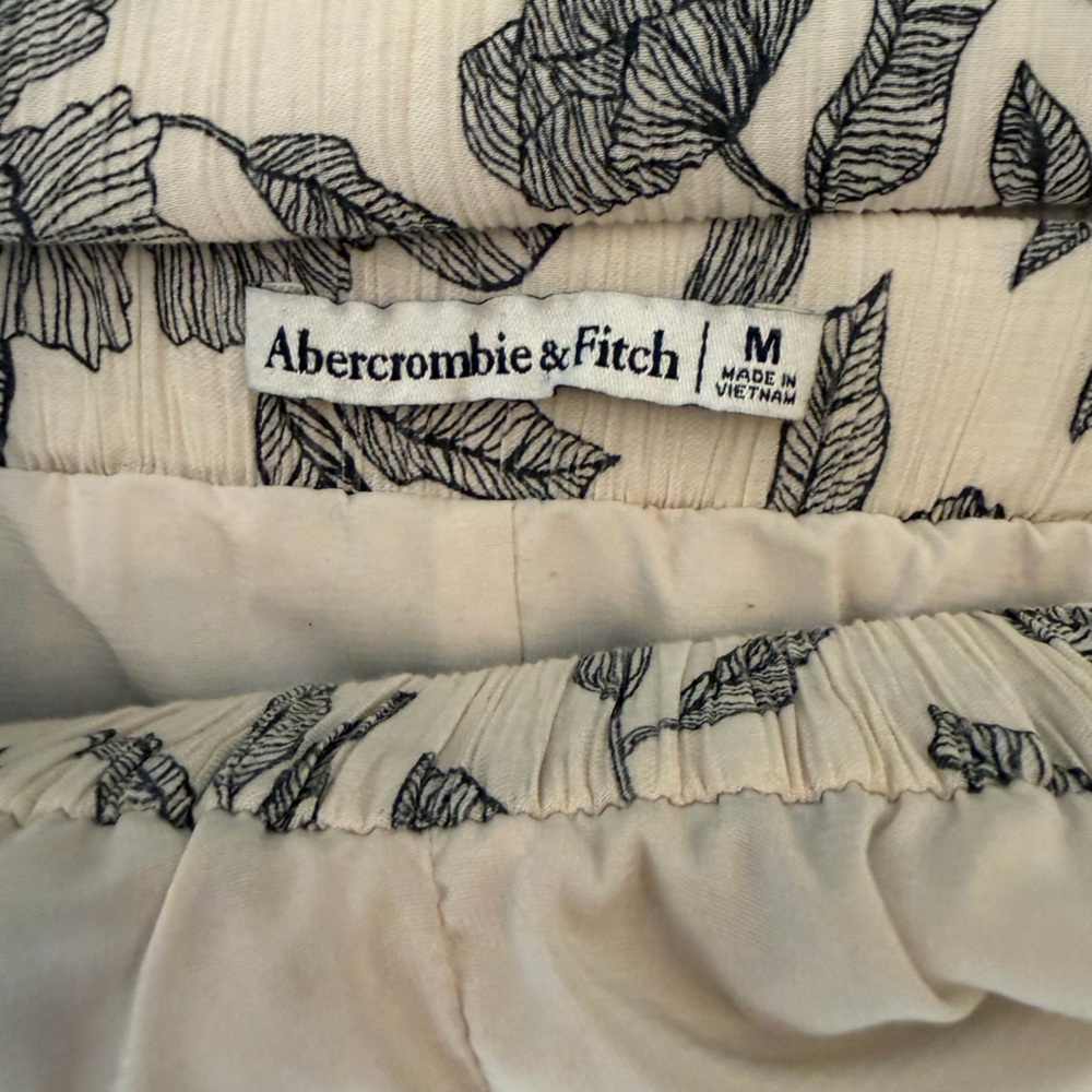Abercrombie & Fitch Cream & Black Floral Wide-Leg Jumpsuit - Picture 7 of 7